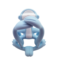 MOMBELLA-GRYZAK-ZABAWKA-MAŁPKA-LIGHT-BLUE.1.png